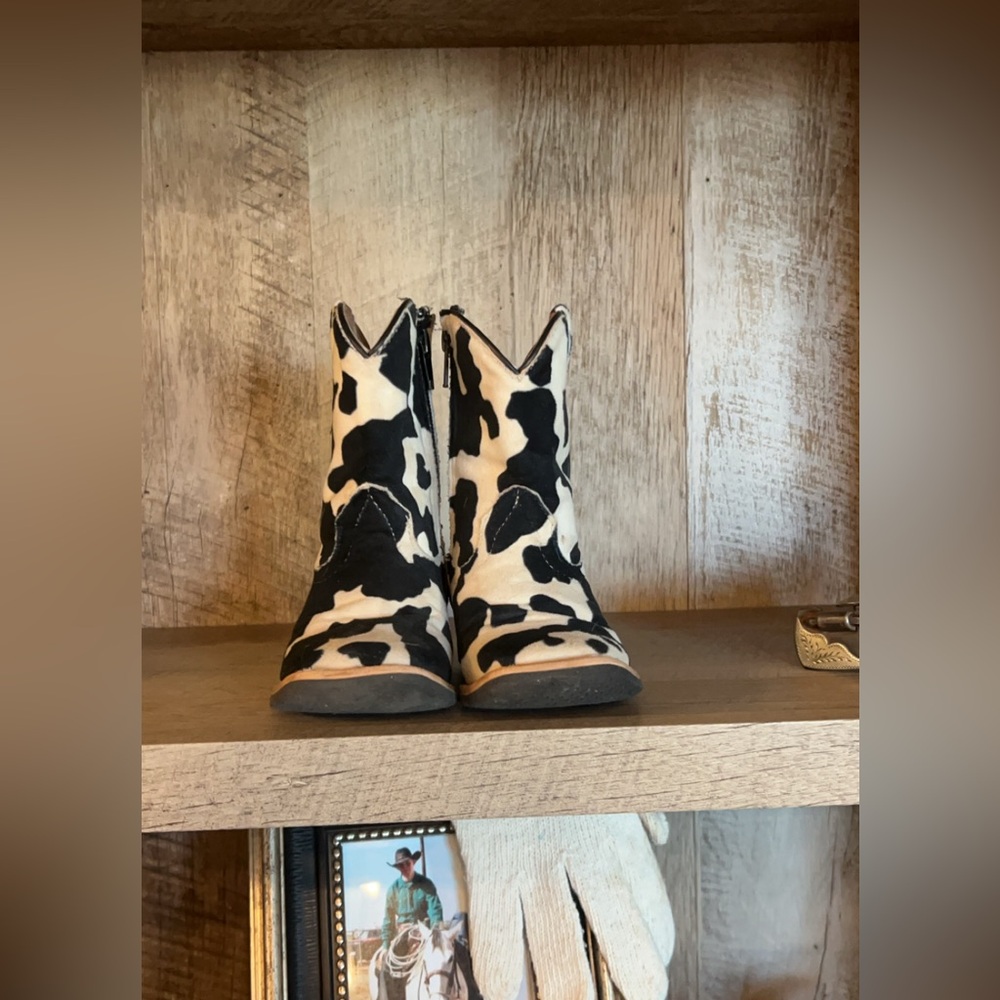 Little girl cowboy boots